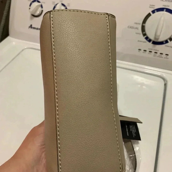 NWT Nine West Women’s Tan Mini Bag With Stripes & Handle - Picture 3 of 7